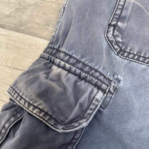 Distressed Cargo Shorts Size 38 - Picture 6 of 8